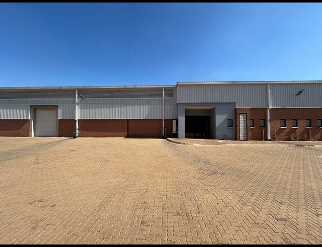 868M² WAREHOUSE TO LET IN CLAYVILLE